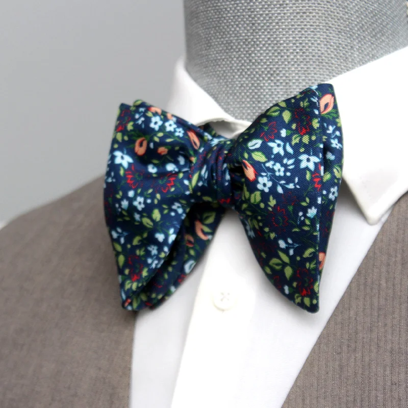 Men's tie with checkered pattern for formal wear-Big Butterfly Blue Floral Silk Bow Tie