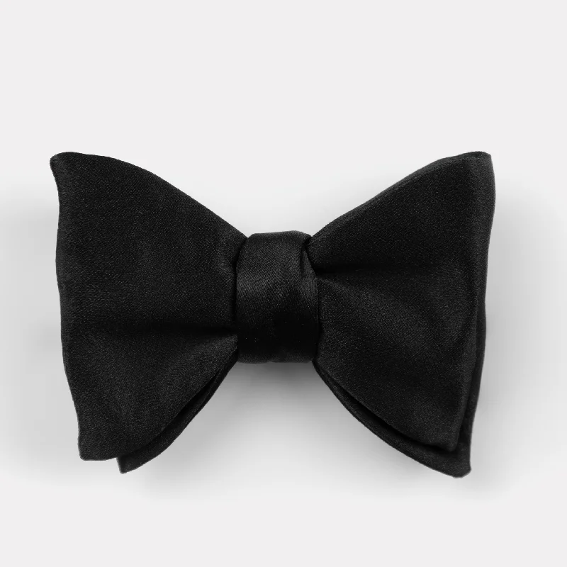 Elegant men's tie with subtle plaid-Classic Silk Bow Tie