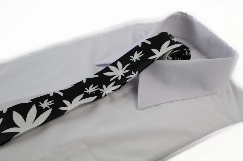 Men's slim tie with subtle texture-Mens Black & White Flower 5cm Skinny Neck Tie