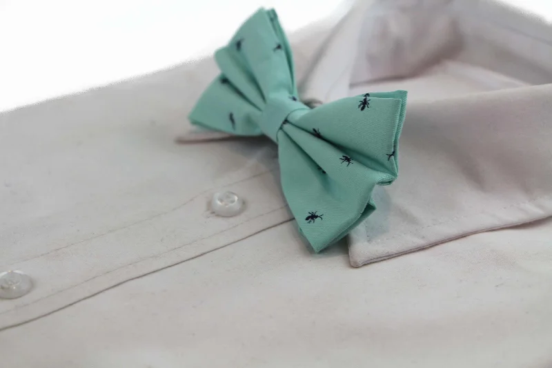 Men's tie with upscale texture for office wear-Mens Mint Preppy Insects Patterned Cotton Bow Tie