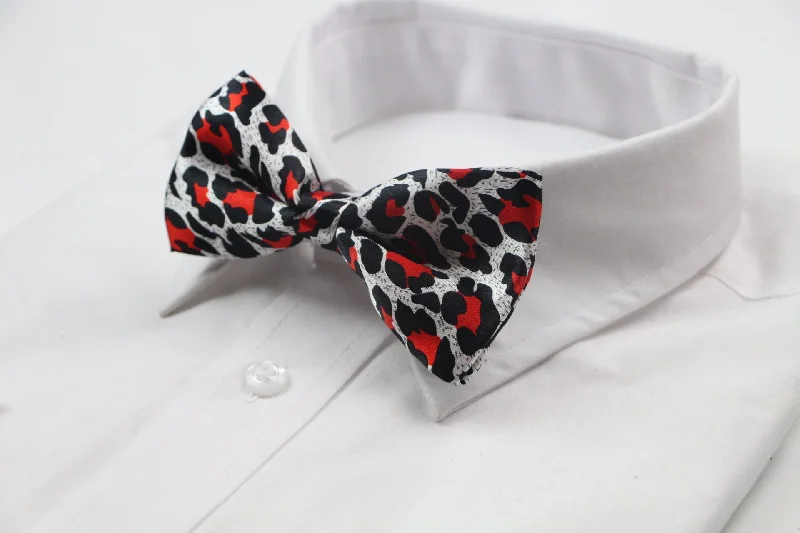 Men's tie with subtle paisley print-Mens Silver Leopard Print Patterned Bow Tie