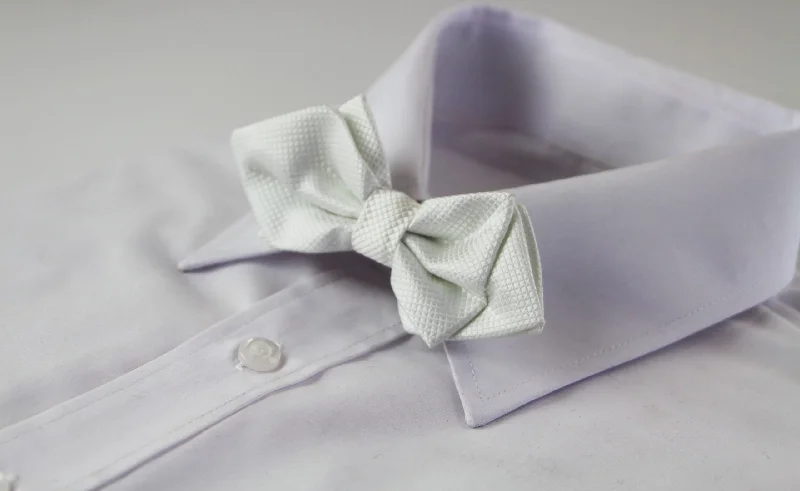 Modern men's tie with geometric design-Mens White Diamond Shaped Checkered Bow Tie